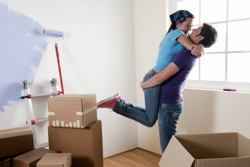 Moving van for flats, homes, and businesses in Roehampton
