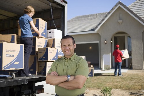 Removal van loading and unloading support for local customers